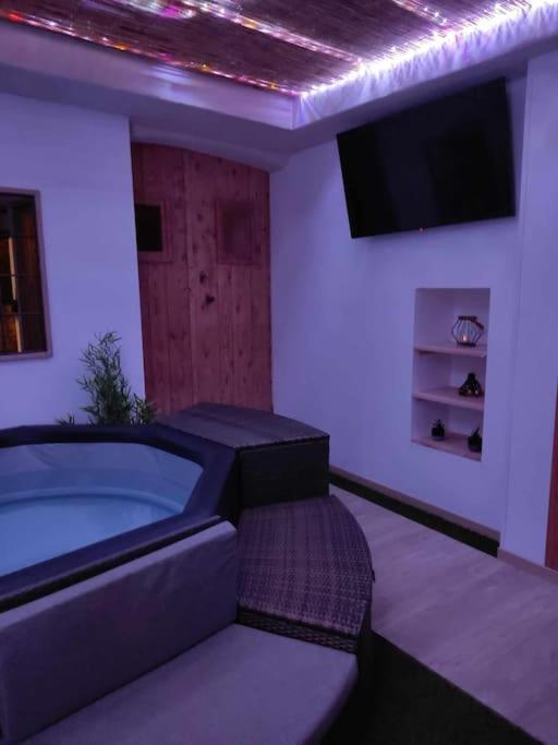 Nuit Romantique Avec Spa Privatif Meilhaud Luaran gambar